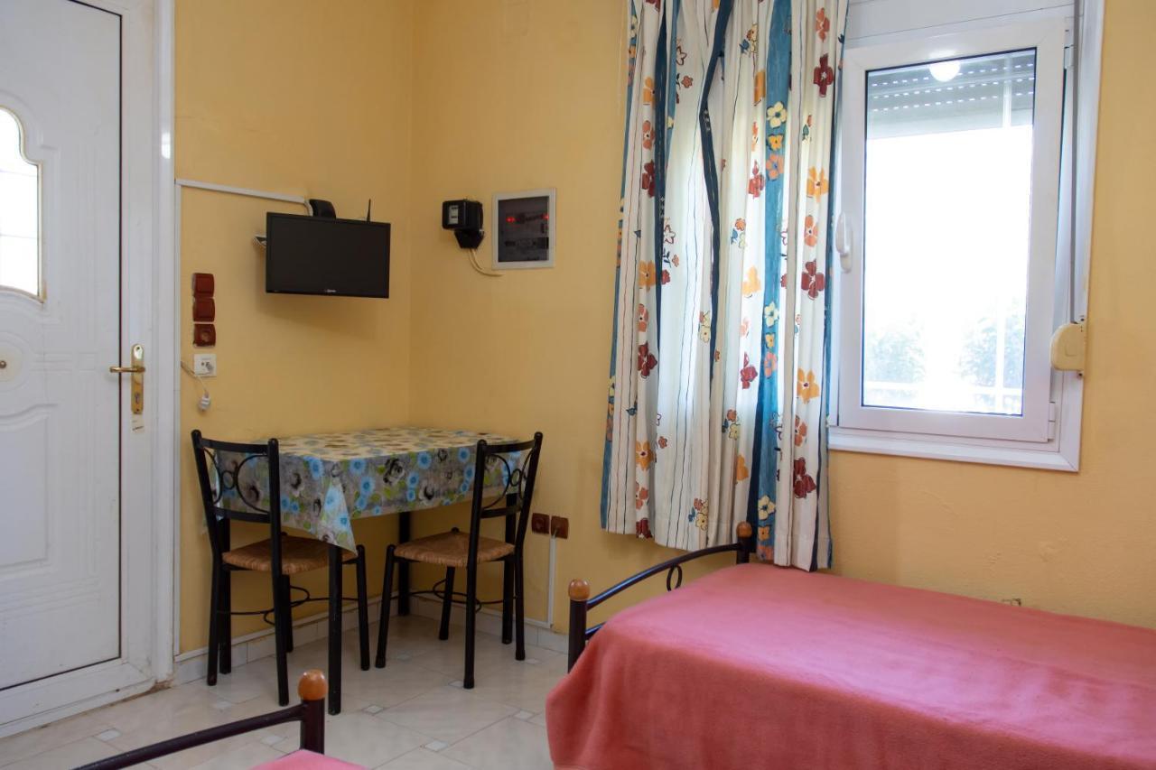 Agali Beach Pansion Mármaron Exterior foto